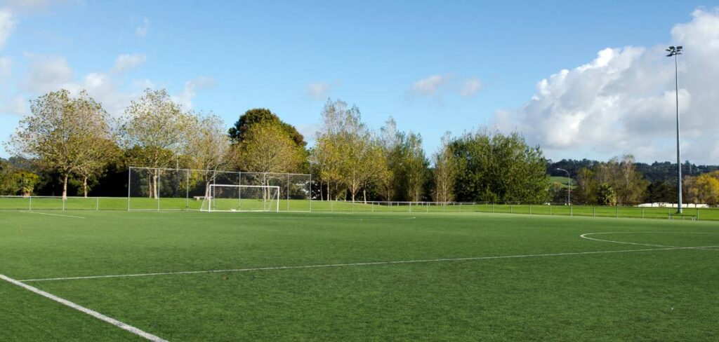 Oświetlenie boiska do gry w piłkę nożną